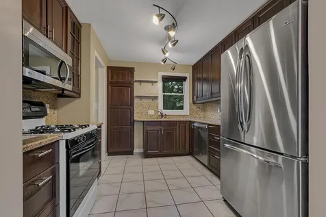 10206 Lakeview Drive W Minnetonka MN 55305