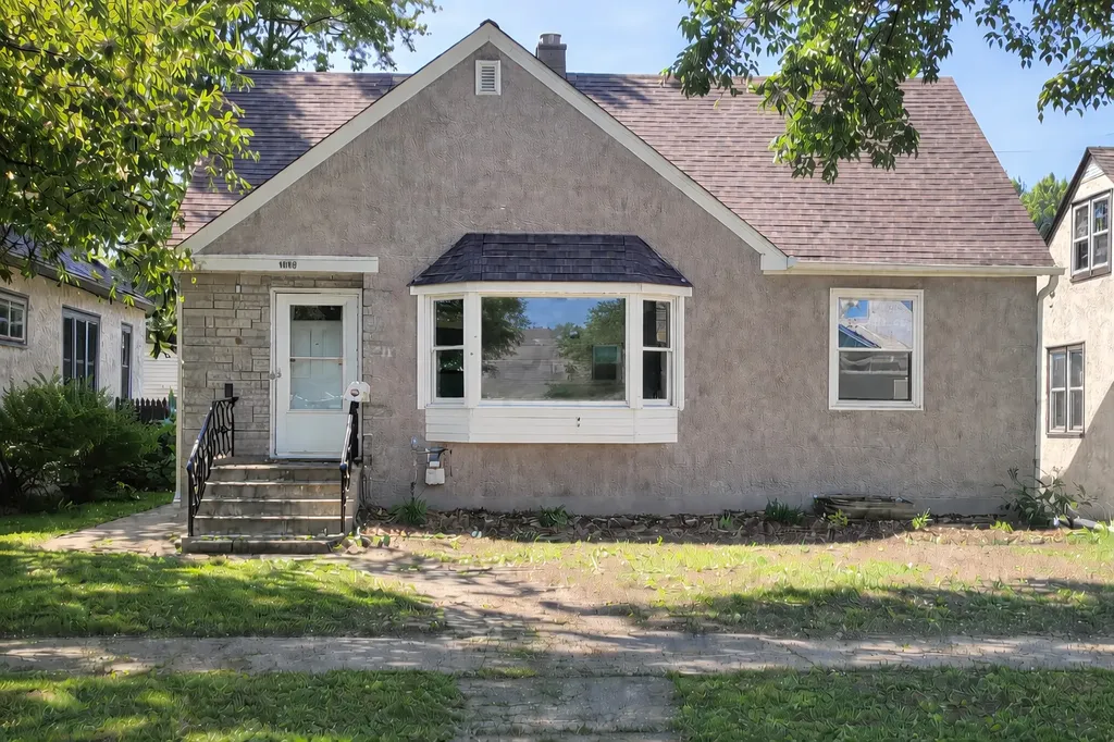 966 Hawthorne Avenue E Saint Paul MN 55106