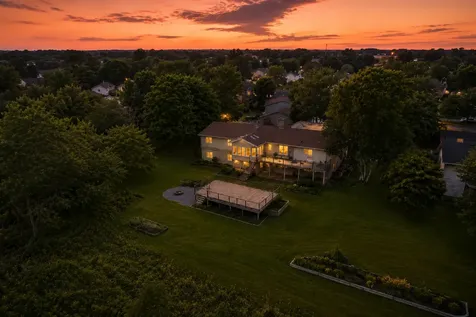 7474 Saratoga Drive Chanhassen MN 55317