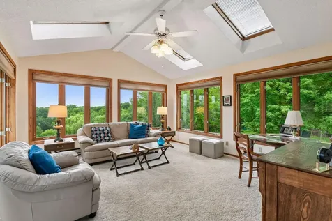 7474 Saratoga Drive Chanhassen MN 55317