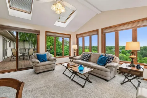 7474 Saratoga Drive Chanhassen MN 55317