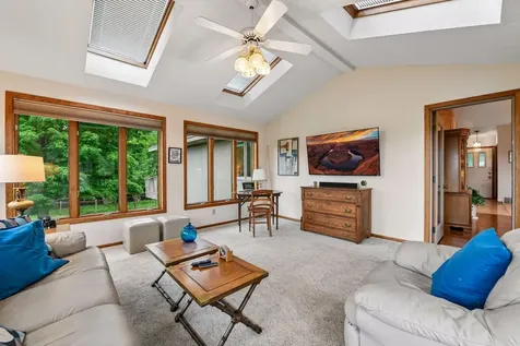 7474 Saratoga Drive Chanhassen MN 55317