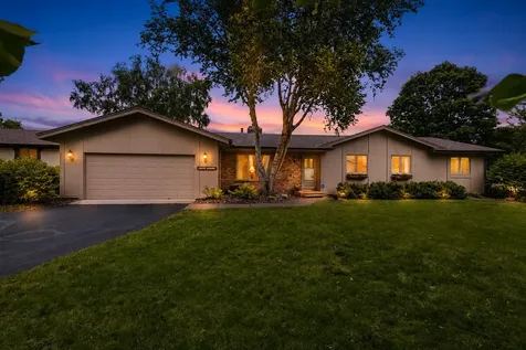 7474 Saratoga Drive Chanhassen MN 55317
