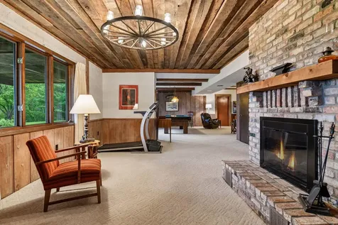 7474 Saratoga Drive Chanhassen MN 55317
