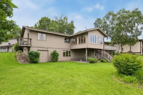 7474 Saratoga Drive Chanhassen MN 55317