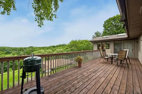 7474 Saratoga Drive Chanhassen MN 55317