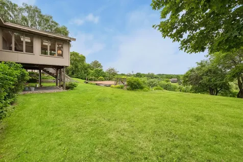 7474 Saratoga Drive Chanhassen MN 55317