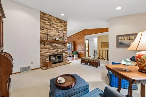 7474 Saratoga Drive Chanhassen MN 55317