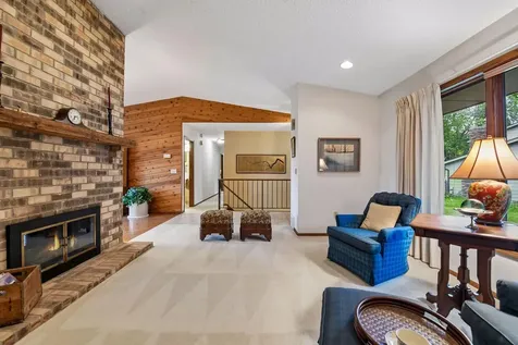 7474 Saratoga Drive Chanhassen MN 55317