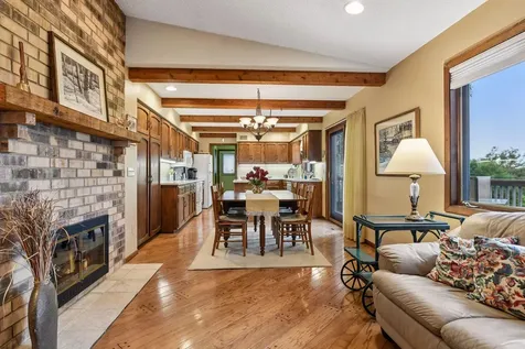 7474 Saratoga Drive Chanhassen MN 55317