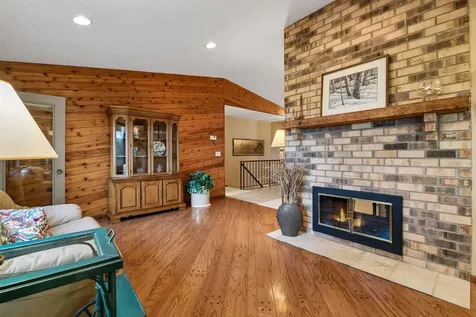 7474 Saratoga Drive Chanhassen MN 55317