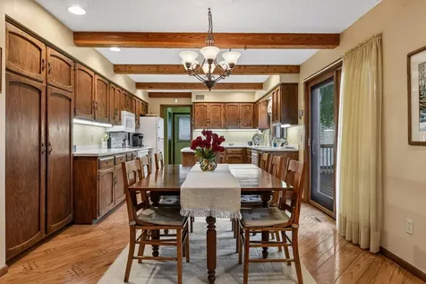 7474 Saratoga Drive Chanhassen MN 55317