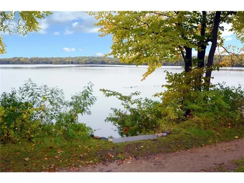 1 Raccoon Road North Oaks MN 55127