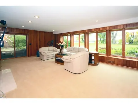 1 Raccoon Road North Oaks MN 55127