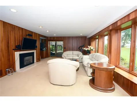 1 Raccoon Road North Oaks MN 55127