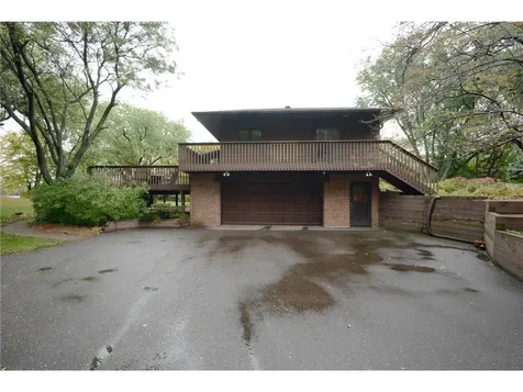 1 Raccoon Road North Oaks MN 55127