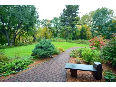 1 Raccoon Road North Oaks MN 55127