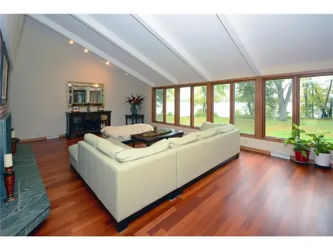 1 Raccoon Road North Oaks MN 55127