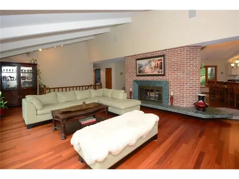 1 Raccoon Road North Oaks MN 55127