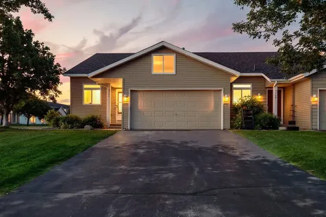 4244 Jarmann Lane Shakopee MN 55379