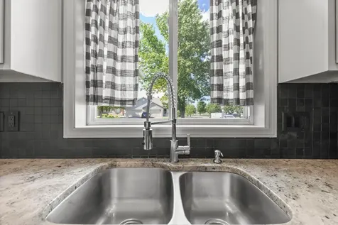 4244 Jarmann Lane Shakopee MN 55379