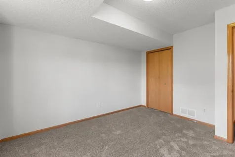 4244 Jarmann Lane Shakopee MN 55379