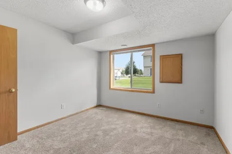 4244 Jarmann Lane Shakopee MN 55379