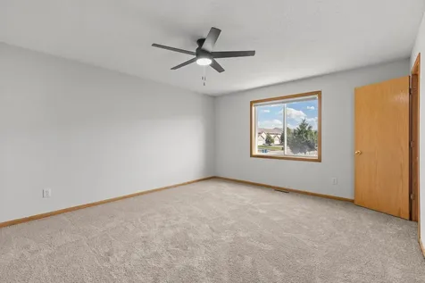 4244 Jarmann Lane Shakopee MN 55379