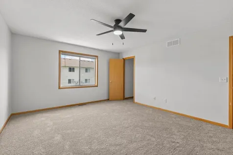 4244 Jarmann Lane Shakopee MN 55379