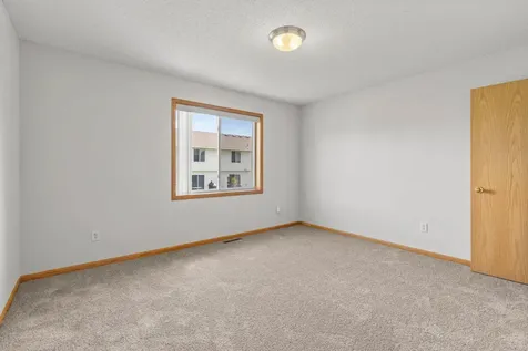 4244 Jarmann Lane Shakopee MN 55379