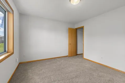 4244 Jarmann Lane Shakopee MN 55379
