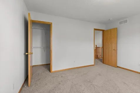 4244 Jarmann Lane Shakopee MN 55379