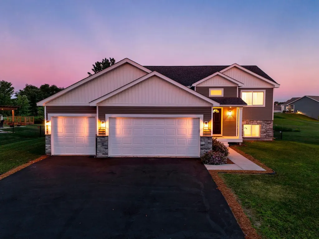 1008 Mulberry Avenue NE Montgomery MN 56069