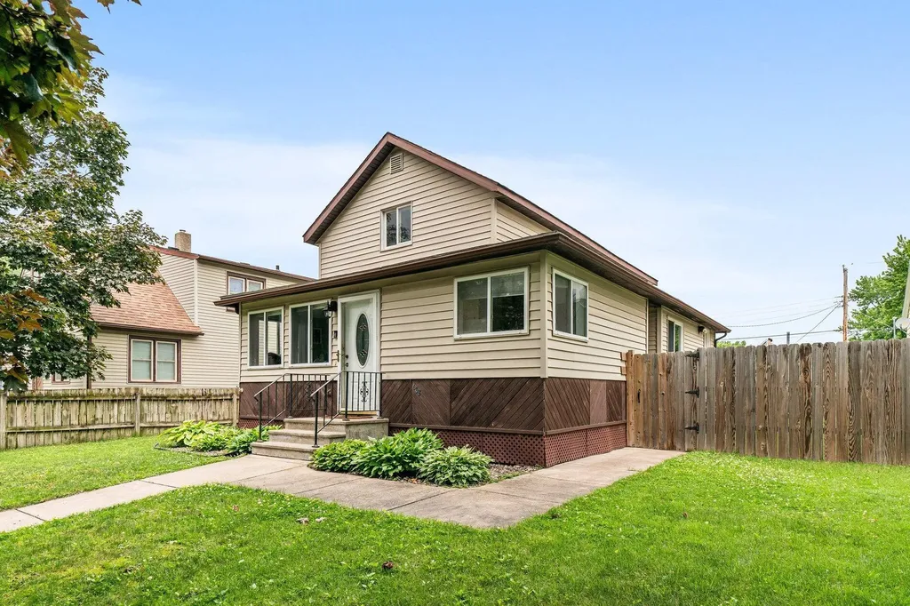 608 S 2nd Street La Crescent MN 55947