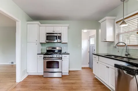 1588 Highland Parkway Saint Paul MN 55116