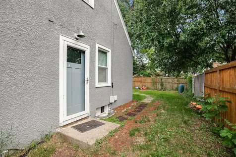 1588 Highland Parkway Saint Paul MN 55116
