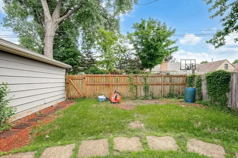 1588 Highland Parkway Saint Paul MN 55116