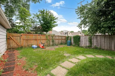 1588 Highland Parkway Saint Paul MN 55116