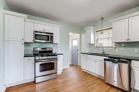 1588 Highland Parkway Saint Paul MN 55116