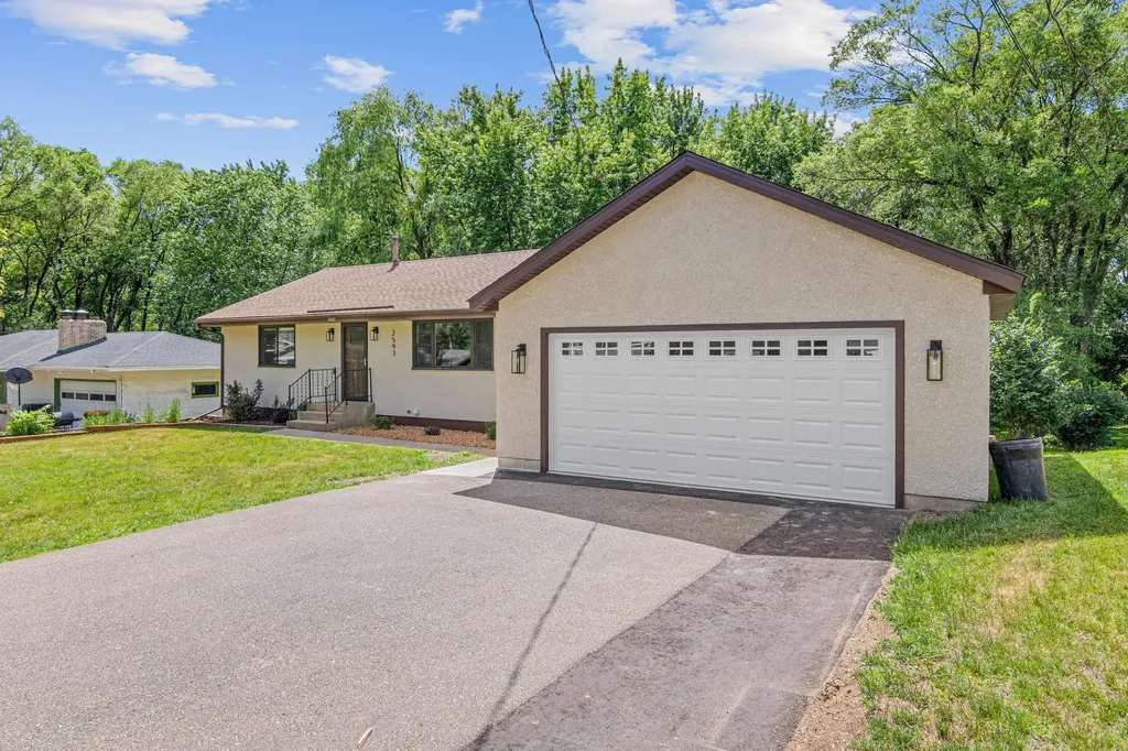 2593 Germain Street N Maplewood MN 55109