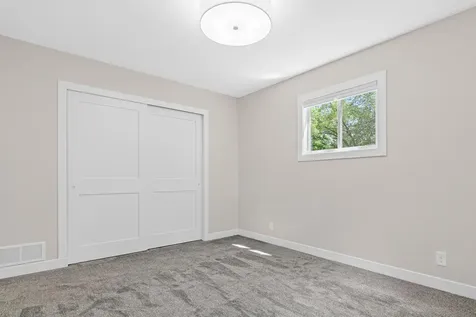 2593 Germain Street N Maplewood MN 55109