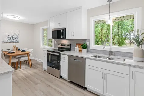 2593 Germain Street N Maplewood MN 55109