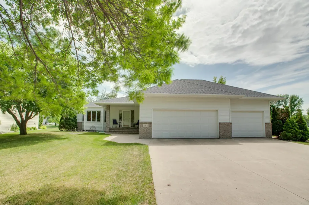 463 42nd Avenue S Moorhead MN 56560