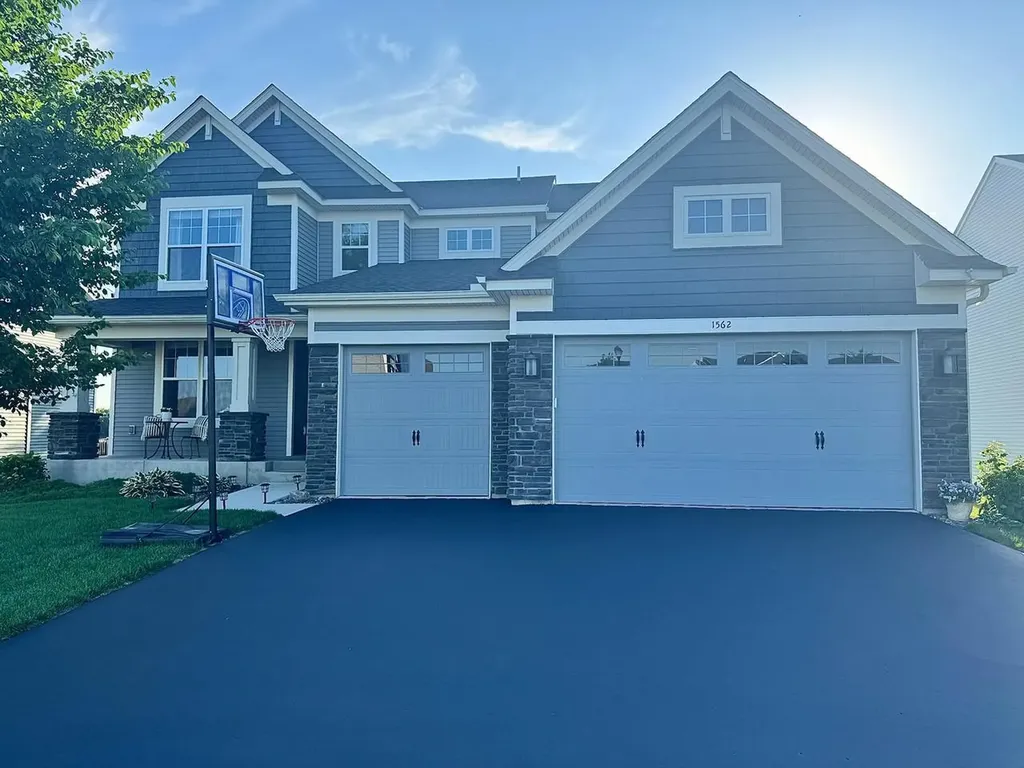 1562 Edgebrook Lane Carver MN 55315