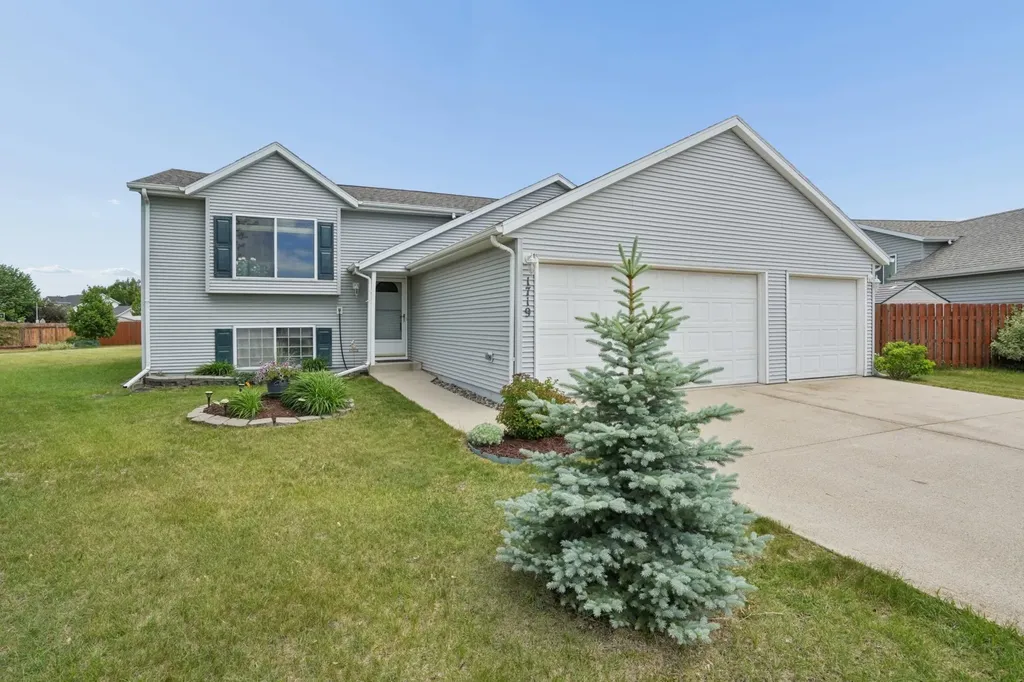 1719 Huntington Court West Fargo ND 58078