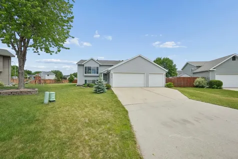 1719 Huntington Court West Fargo ND 58078
