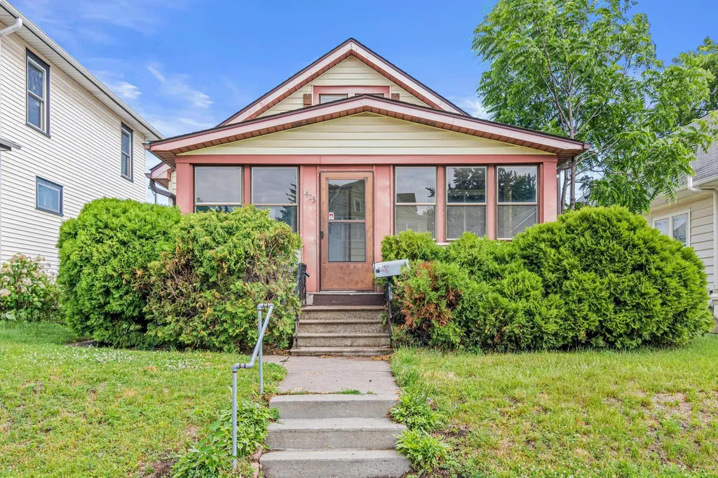 1423 Thomas Avenue W Saint Paul MN 55104