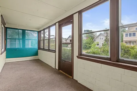 1423 Thomas Avenue W Saint Paul MN 55104