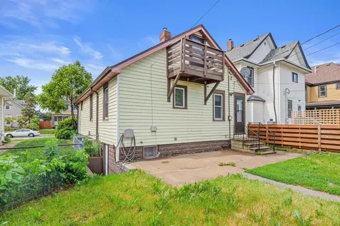 1423 Thomas Avenue W Saint Paul MN 55104