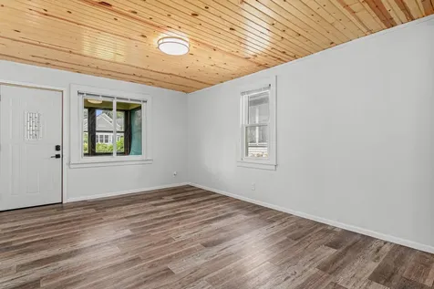 1423 Thomas Avenue W Saint Paul MN 55104